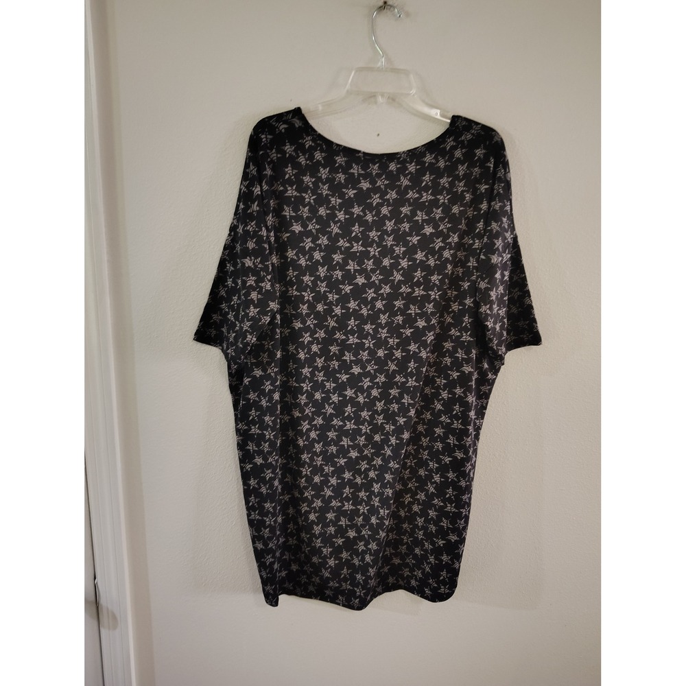 LuLaRoe Irma Tunic Top Womens Large Black Gray Geometric Star Print High Low Hem